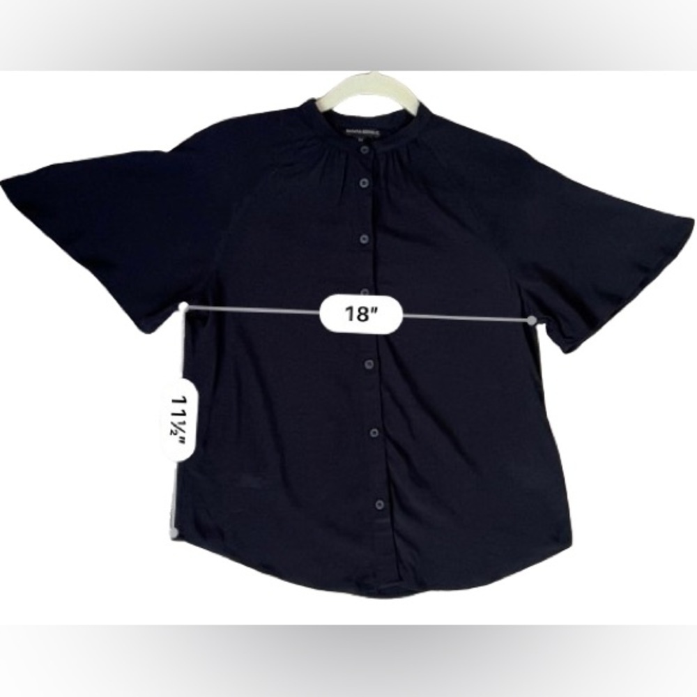 Banana Republic Flutter Sleeve Button Black Blouse. Size XS - Picture 2 of 5